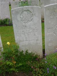 Etaples Military Cemetery - Hepworth, H